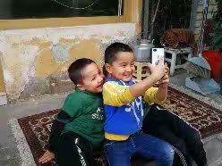 新疆是个好地方之二    喀什的娃儿们