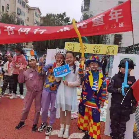 与书同行  点亮童年     安宁小学五一班读书义卖活动掠影