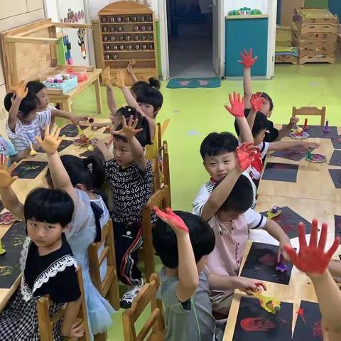 神奇手掌画🤲——大一班特色课