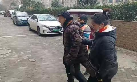 魏都区城管局环卫所路长帮助七旬迷路老人找到家人