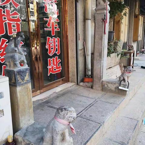 门前石猴