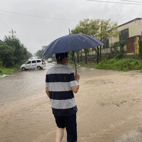 凤城街道:做好强降雨期间防汛用电工作