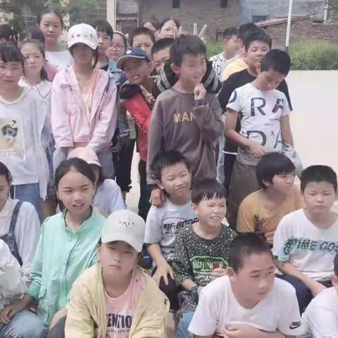 在新艺文化学校的快乐时光