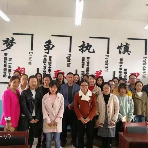 巩义市优秀教师到新里中心校指导教学工作