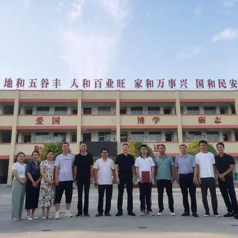 北大学子感恩母校 奋力启航扬帆未来——新小优秀学子母校行