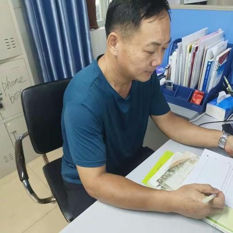 “向英雄看齐，向楷模致敬”——海口二中高中物理组学习韩熠光老师光荣事迹主题活动