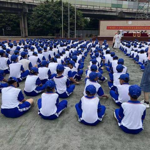 不惧骄阳，团结协作，坚持到底，706班圆满完成军训