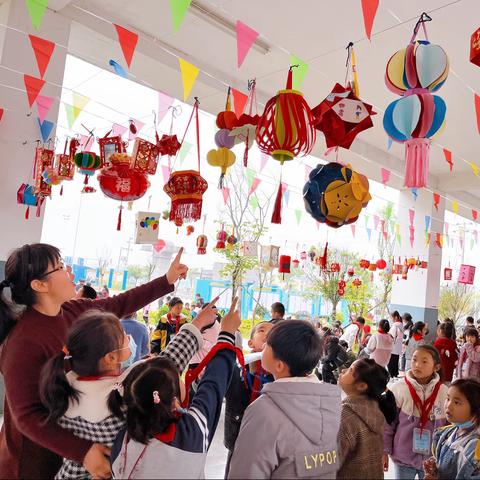 “壮族三月三”——“石榴花开，成长路”融安县遂融小学花灯展
