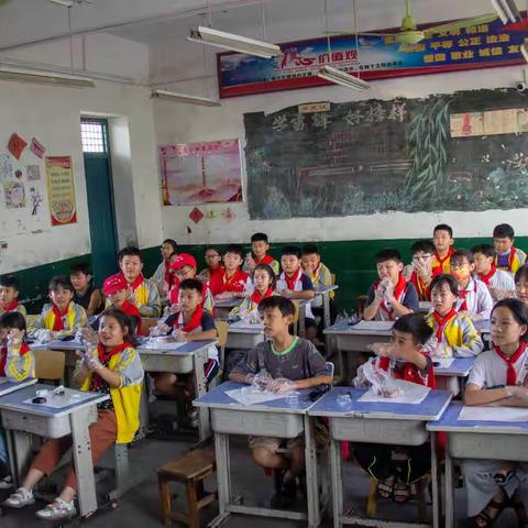 浓浓中秋情，童心做月饼——台儿庄涧头集镇中心小学小记者开展中秋月饼DIY活动