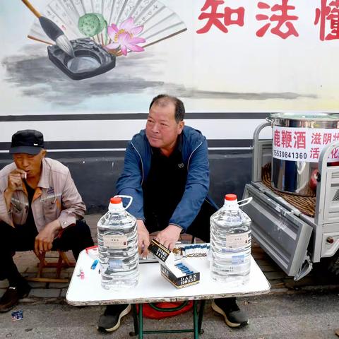 柴米油盐酱醋茶 时装海鲜肉鸡鸭 果蔬糕点鹿鞭酒 贴近百姓惠万家