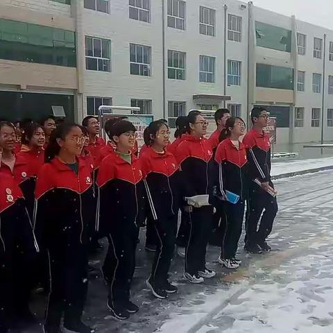 宝剑锋从磨砺出   梅花香自苦寒来