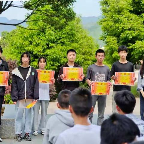 “坚定信念，不负韶华”九年级期中表彰大会