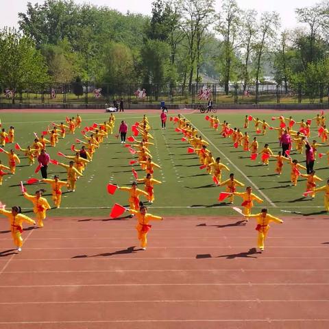 北京农学院春季运动会开幕式---幼儿园红旗操表演