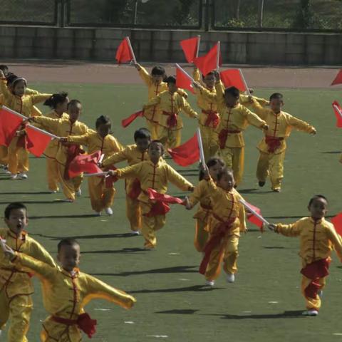 北京农学院春季运动会开幕式--幼儿园表演红旗操