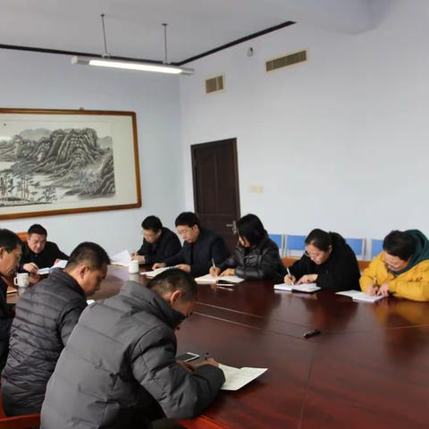 县人大常委会召开会议迅速传达贯彻全县重点工作会议精神