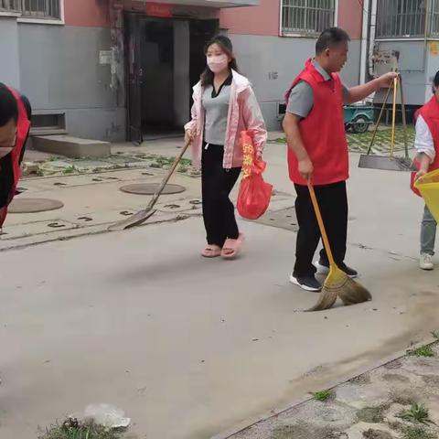 草儿绿花儿香，环境优美人健康，全面清扫，打造美好家园
