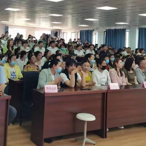 亲子同台展风采 小成教育筑未来 --明城小学庆“六一”才艺展示活动