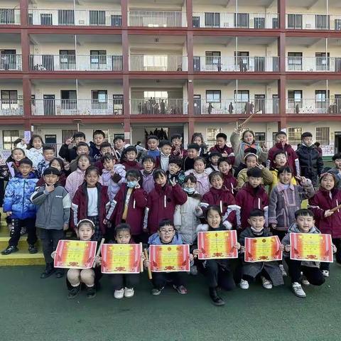 “热乎的饺子，温暖的家”——一五班