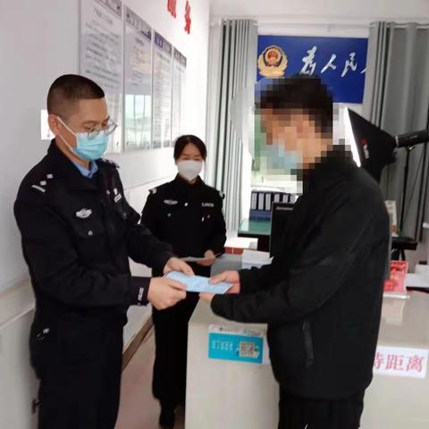 【“小”户口 “大”民生 民警为群众解决户口难题】