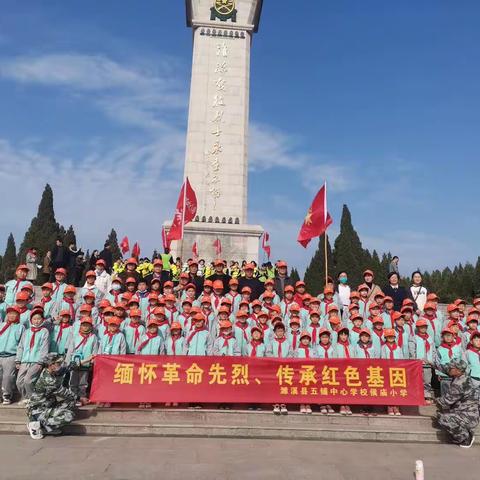 读万卷书，不如行万里路，最好的课堂在路上。         濉溪县五铺侯庙小学学生到双堆烈士陵园参观