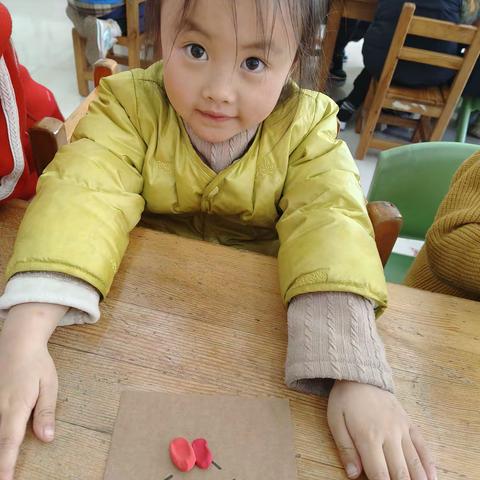 “爱在春天里，暖心妇女节”——杨柳镇中心幼儿园中一班“三八妇女节”活动