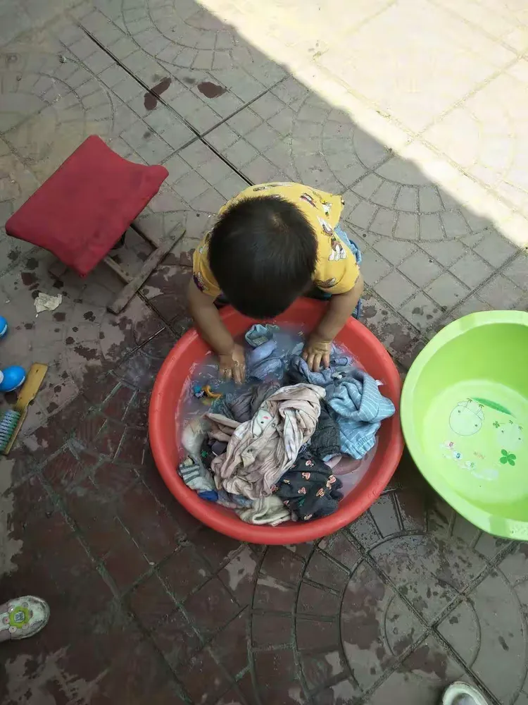 浩华宝贝帮妈妈洗衣服👏👏