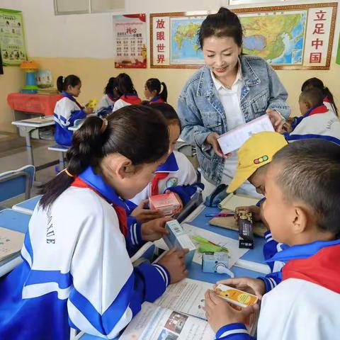 名师引领共成长 且行且思共芬芳 ——记韩秀兰小学数学名师工作室送培送教下乡活动