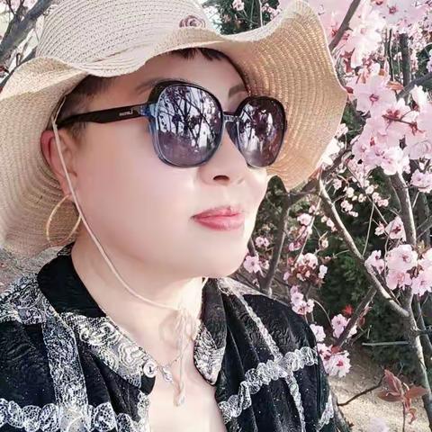 穿梭在花海之中，留住四月的美