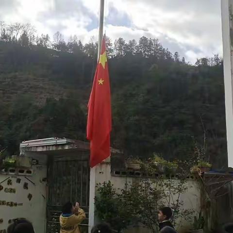 时间总是过得如此快，不知不觉我们又在幼儿园度过了愉快的一周，我们一起来回顾我们的成长点滴吧