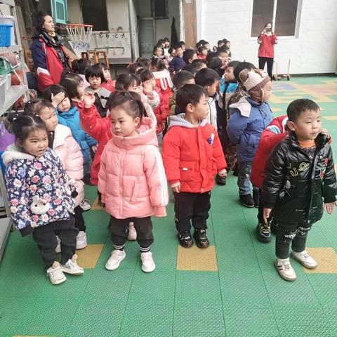 连湖镇阳光幼儿园中班一周碎片