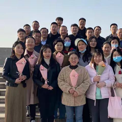 许昌建安投资集团工会 庆“三八”春日健步走活动