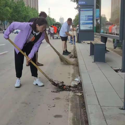 定陶区环卫中心——积极开展雨后城区道路清理作业 快速恢复路面洁净