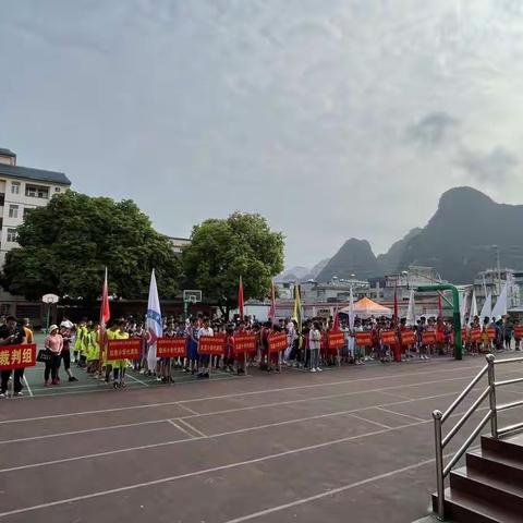 绿树荫浓不遮日，健儿披光赛男篮——地苏镇中心学校举行“喜迎二十大 争做时代好少年“篮球比赛