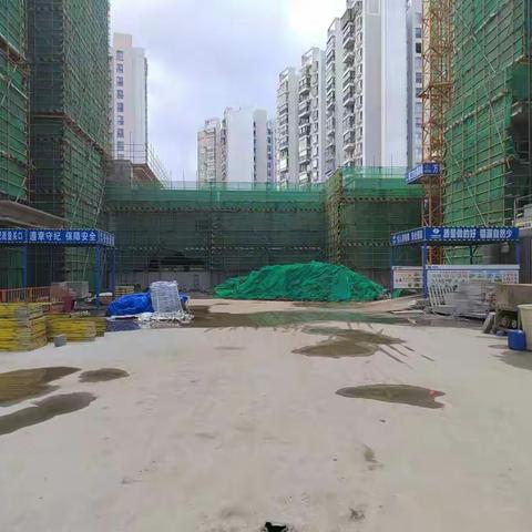 住建局联合质监站开展工地扬尘督查和治理工作