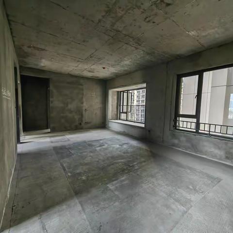 ⭐万景峰汇72.8万，横厅4/2/2，产权95㎡，看中庭高楼层☎666317