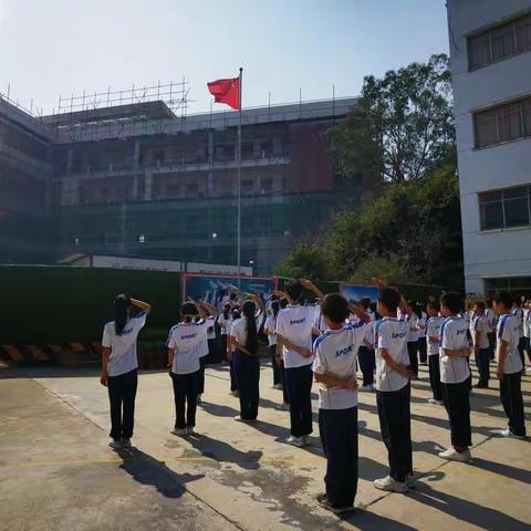 缅怀革命先烈，为祖国母亲庆生，争做新时代好少年               ——赣州市沙石中学举行祭英烈，迎国庆系列活动