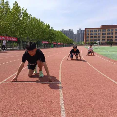 青春筑梦，奋力向前——单县一中附属中学八年级春季运动会