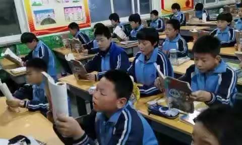 充满爱的的学校生活