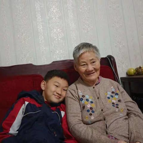 金秋重阳，你养我小，我伴你老！