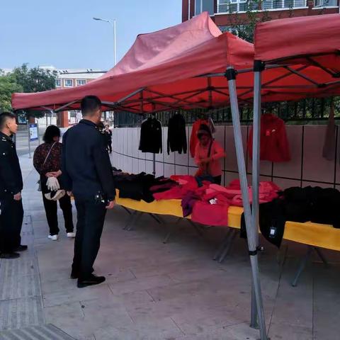 城管护航  安度双节