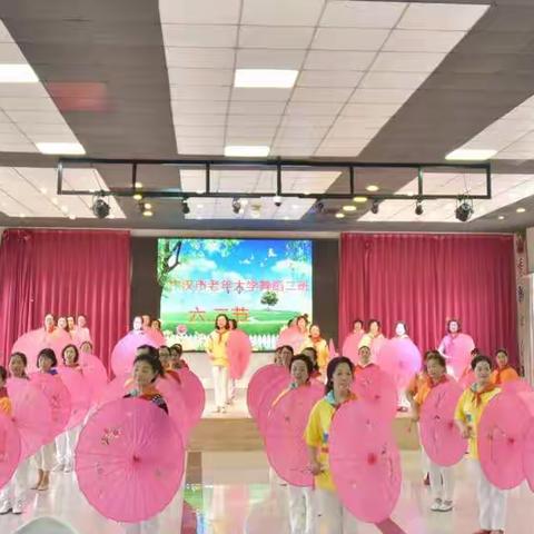 手拉手，跟党走   ，唱支山歌给党听！