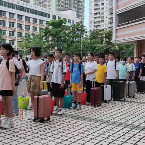 迷彩军训，青春无悔！—湛江市港城中学初一（1）班实践活动