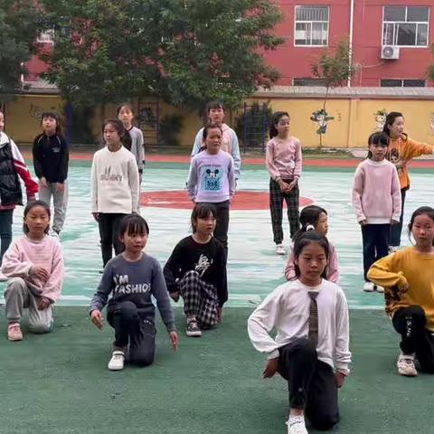 “守则规范心中记，文明风尚我先行”——小井镇中心小学《小学生守则》《小学生日常行为规范》主题教育活动