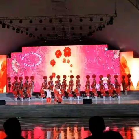 梨花悠悠诵芬芳   硕果累累赞师恩