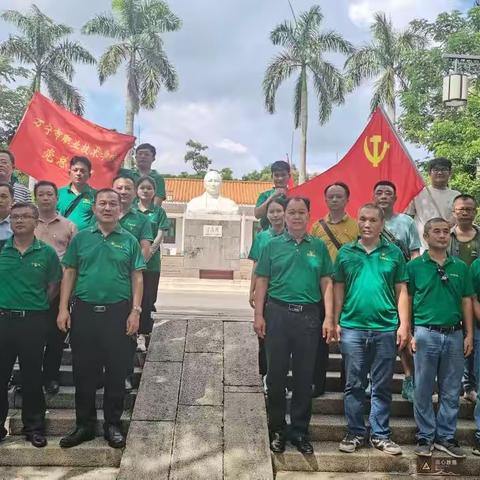 万宁职校党总支部开展“不忘初心，缅怀先辈”主题党日活动