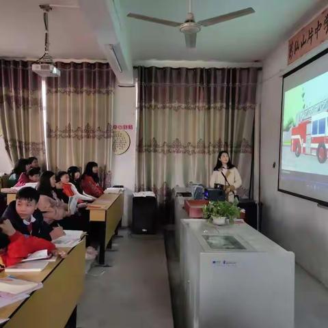 有趣教学，不断探讨——港东中学英语组同课异构教学报道