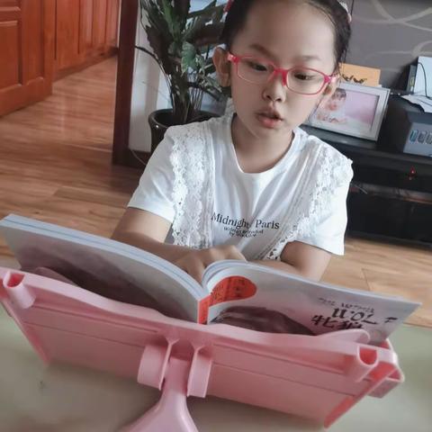 《出彩少年.i阅读》一年四班--闻轩