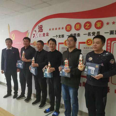 客户响应中心分会组织第四季度员工生日会