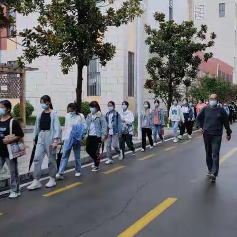 十一中孟子湖校区七年级路队展示