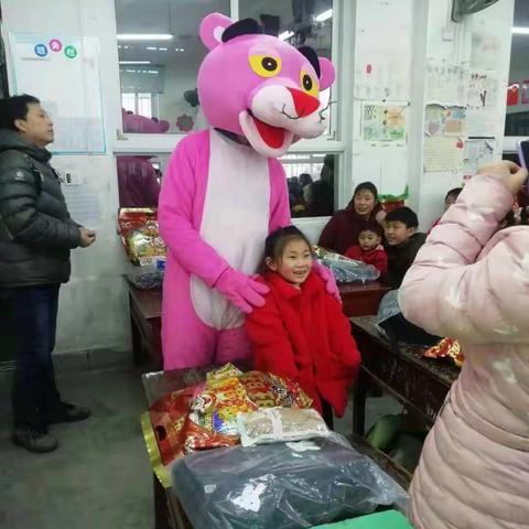 以真情输送温暖，用爱心点燃幸福